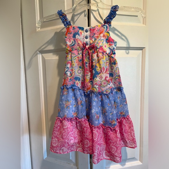 ADORABLE 💙🩷 Tiered, Floral Girls Dress, Ruffle Straps, Lined in White - Picture 3 of 9